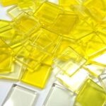 RAYHER ACRYL MOSAIC 1X1CM 205PC/50G TRANSPARENT YELLOW LIGHT