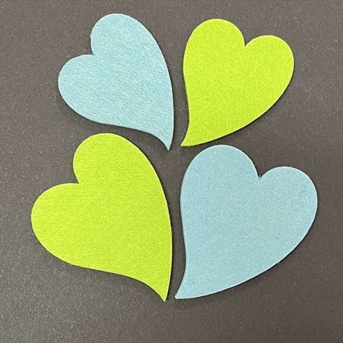 R5311308.jpg RAYHER FELT HEART 6+8CM 4PCS BLUE/GREEN - Image 1