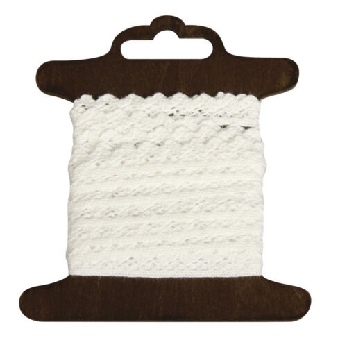 R55626102.jpg RAYHER COTTON BORDER JASMINA 8MM/3M WHITE - Image 1