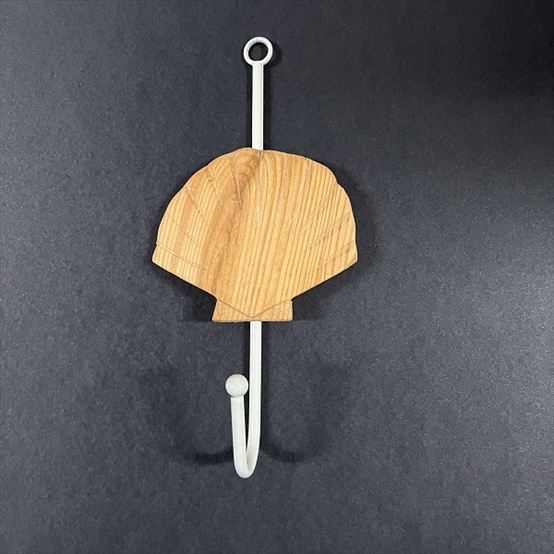 R6179500.jpg RAYHER METAL HOOK+WOODEN SHELL 7.5X9CM - Image 1