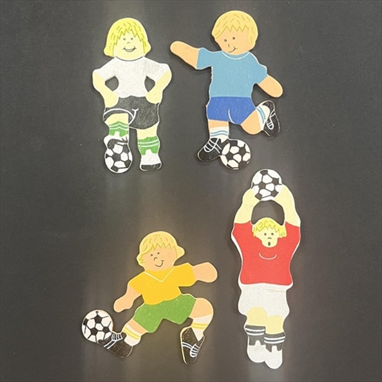 R8601700.jpg RAYHER WOODEN OBJECTS CHILD WITH BALL 7CM 4PCS - Image 1