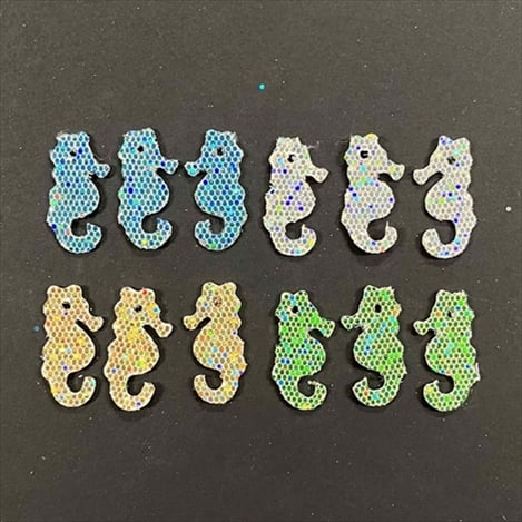 R8646100.jpg RAYHER GLIMMER OBJECTS SEAHORSE 3CM 12PCS - Image 1