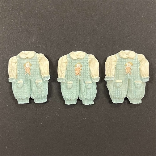 R8802400.jpg RAYHER POLYRESIN OBJECTS BABY DRESS 5CM 3PCS - Image 1